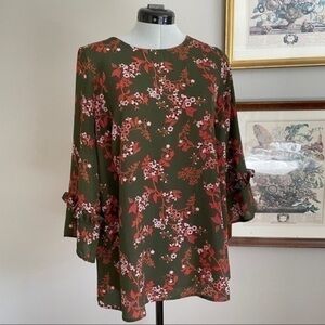 Motherhood Maternity Floral 3/4 Ruffled Sleeve Keyhole Back Top​​​
